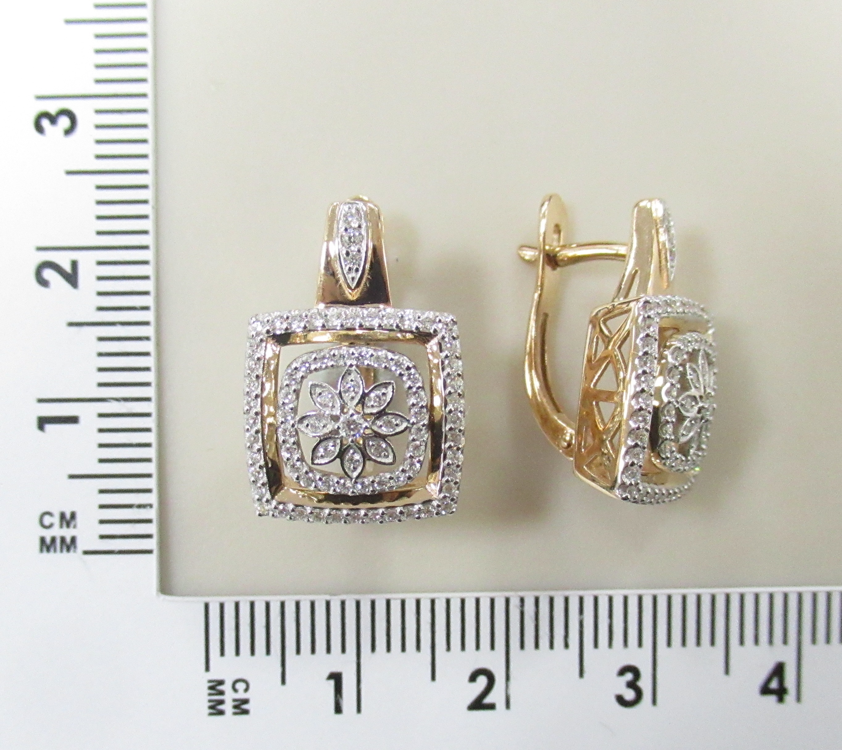 Серьги из золота с бриллиантами
